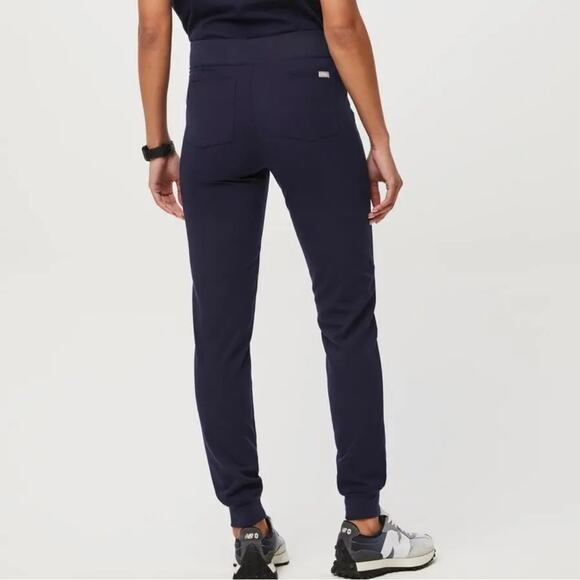 FIGS Women’s Sz Small Zamora Jogger Scrub Pants in Navy Blue - Picture 6 of 6